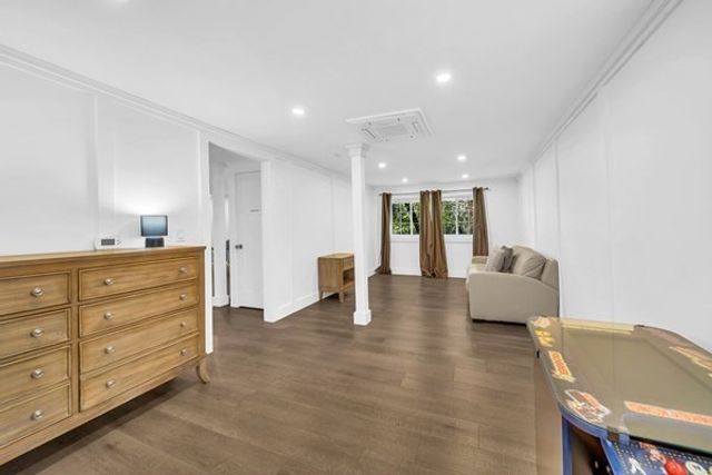 35 Holbrook Ave, Wellfleet, MA 02667