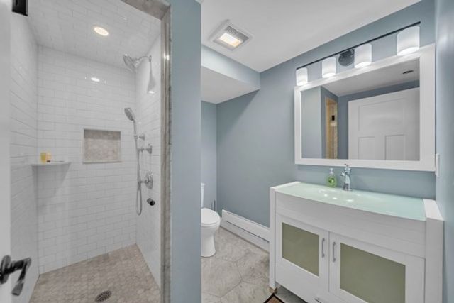 35 Holbrook Ave, Wellfleet, MA 02667