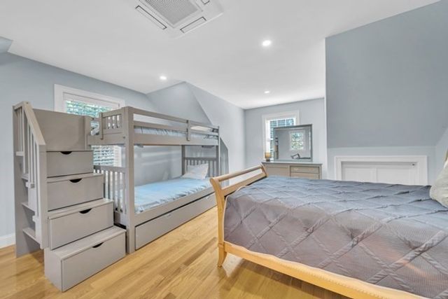 35 Holbrook Ave, Wellfleet, MA 02667