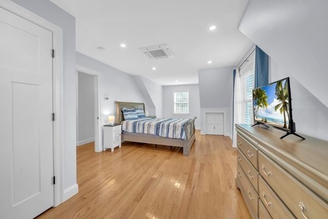 35 Holbrook Ave, Wellfleet, MA 02667