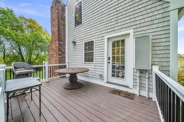 35 Holbrook Ave, Wellfleet, MA 02667