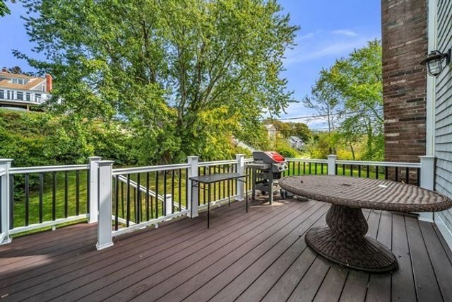 35 Holbrook Ave, Wellfleet, MA 02667