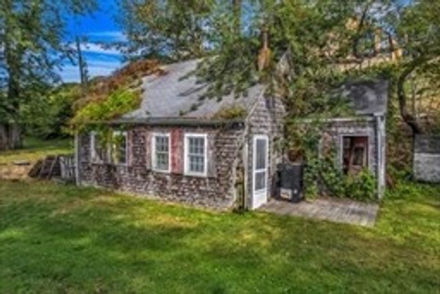 35 Holbrook Ave, Wellfleet, MA 02667