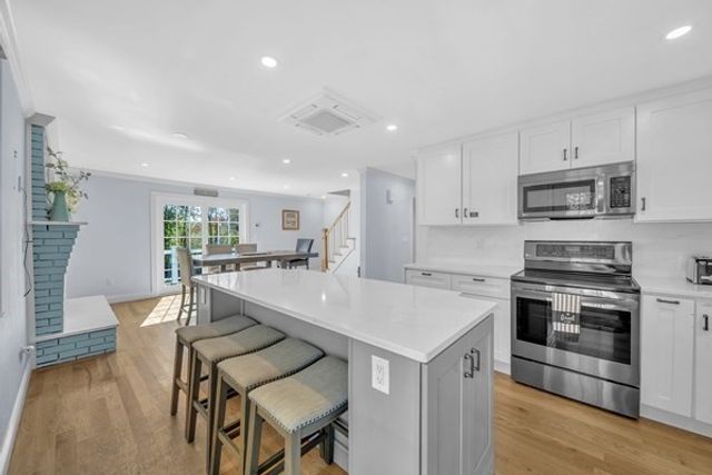 35 Holbrook Ave, Wellfleet, MA 02667