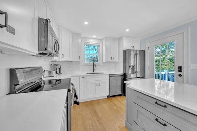 35 Holbrook Ave, Wellfleet, MA 02667