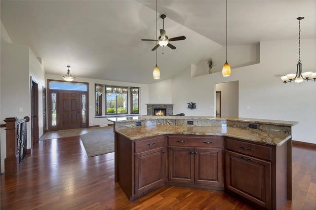 334 WHISPERING CREEK COURT, Green Bay, WI 54303
