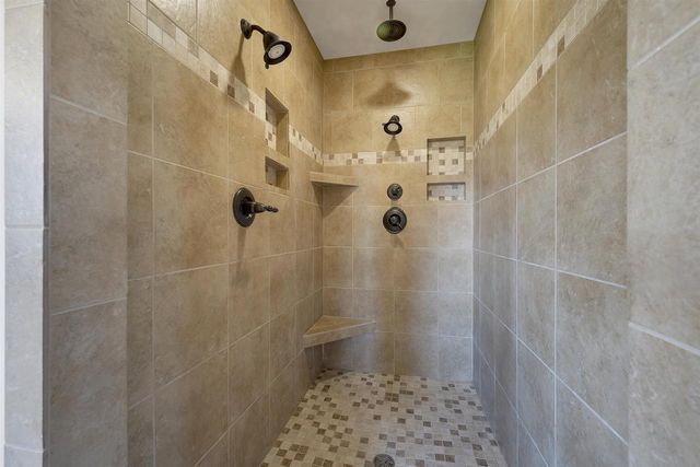 334 WHISPERING CREEK COURT, Green Bay, WI 54303