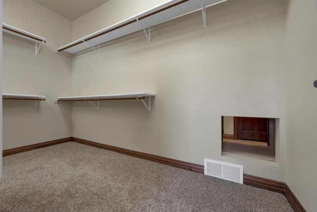 334 WHISPERING CREEK COURT, Green Bay, WI 54303