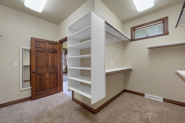 334 WHISPERING CREEK COURT, Green Bay, WI 54303