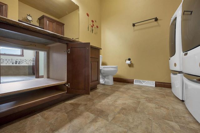 334 WHISPERING CREEK COURT, Green Bay, WI 54303