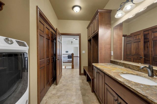 334 WHISPERING CREEK COURT, Green Bay, WI 54303