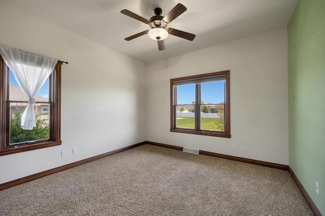 334 WHISPERING CREEK COURT, Green Bay, WI 54303