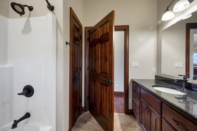 334 WHISPERING CREEK COURT, Green Bay, WI 54303