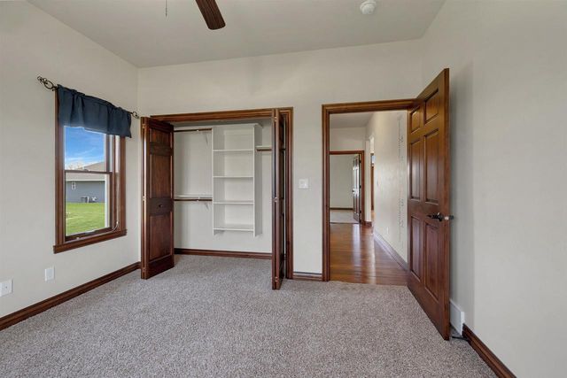334 WHISPERING CREEK COURT, Green Bay, WI 54303