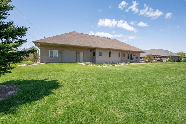 334 WHISPERING CREEK COURT, Green Bay, WI 54303