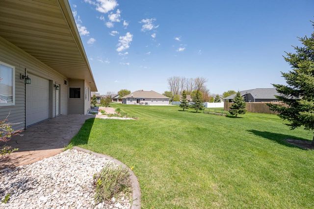 334 WHISPERING CREEK COURT, Green Bay, WI 54303