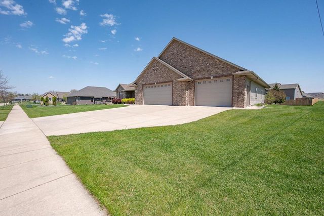 334 WHISPERING CREEK COURT, Green Bay, WI 54303