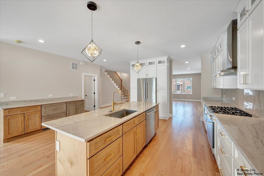 Image 12 of property listing at 7715 W Balmoral Avenue, Chicago, IL 60656