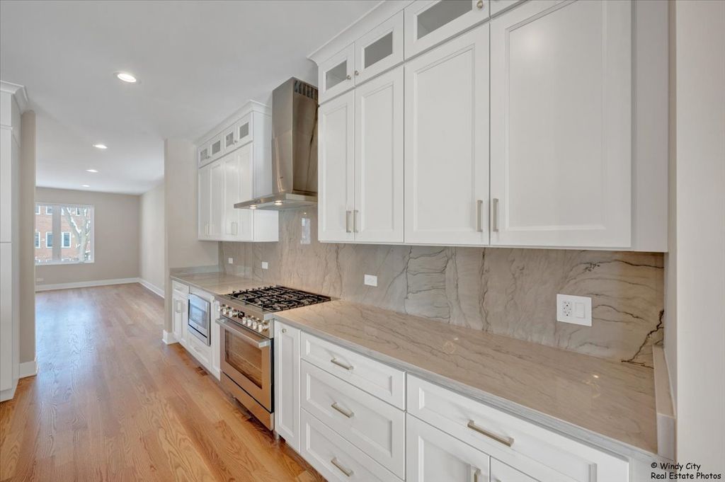 Image 14 of property listing at 7715 W Balmoral Avenue, Chicago, IL 60656