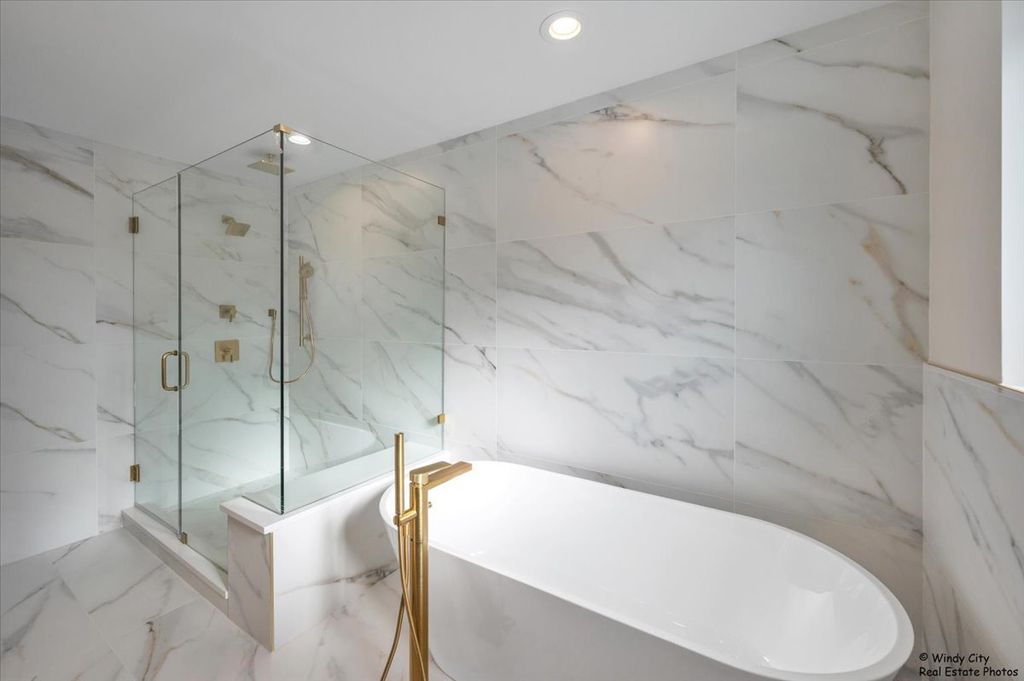 Image 22 of property listing at 7715 W Balmoral Avenue, Chicago, IL 60656