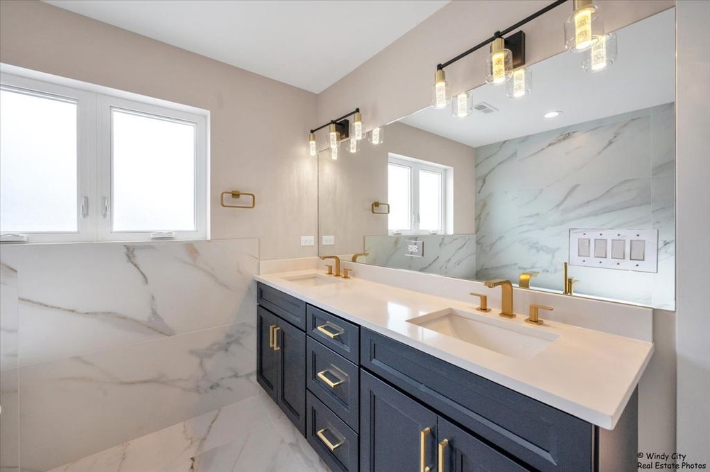 Image 24 of property listing at 7715 W Balmoral Avenue, Chicago, IL 60656