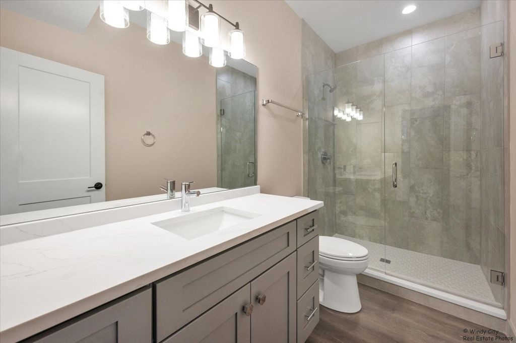 Image 26 of property listing at 7715 W Balmoral Avenue, Chicago, IL 60656