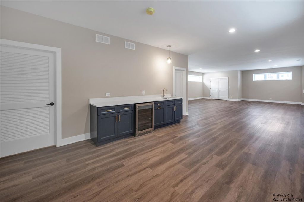 Image 34 of property listing at 7715 W Balmoral Avenue, Chicago, IL 60656