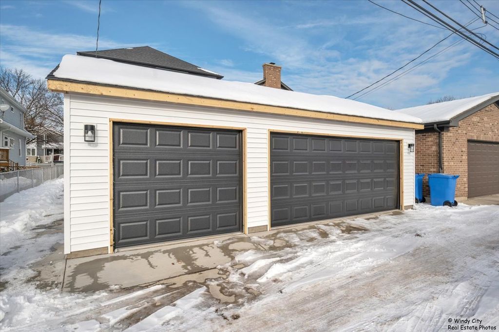 Image 39 of property listing at 7715 W Balmoral Avenue, Chicago, IL 60656
