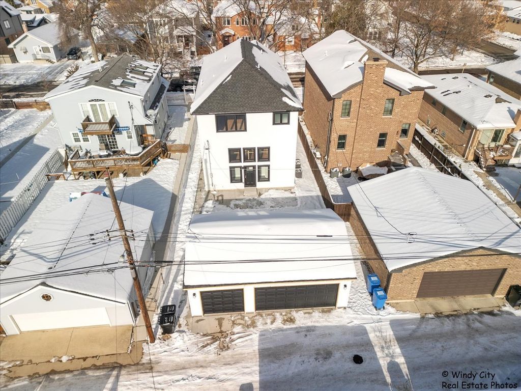 Image 40 of property listing at 7715 W Balmoral Avenue, Chicago, IL 60656