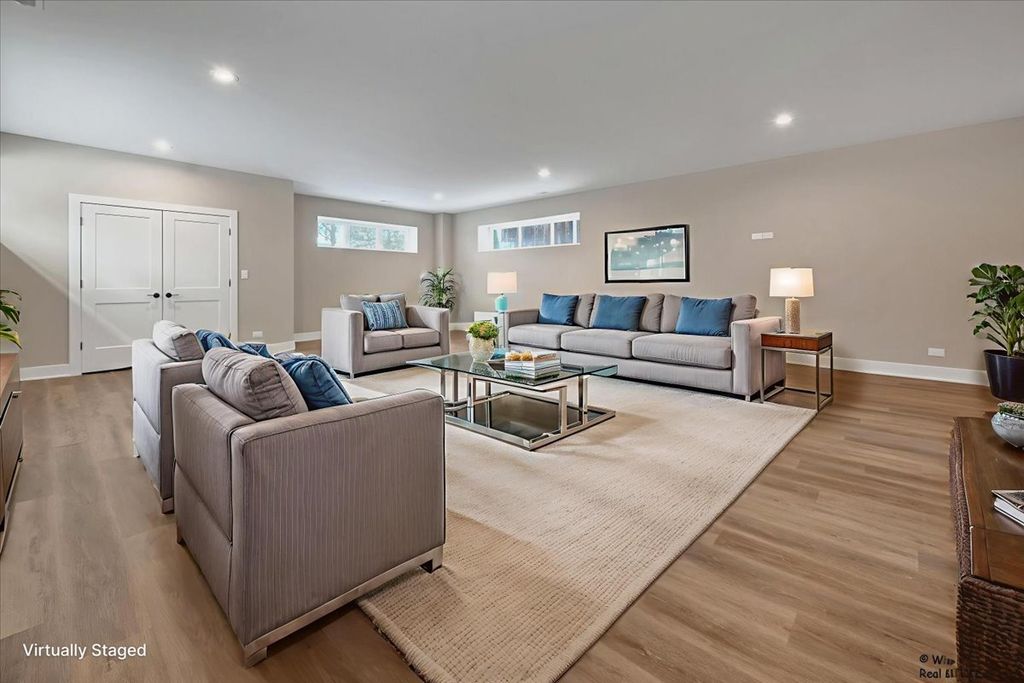 Image 8 of property listing at 7715 W Balmoral Avenue, Chicago, IL 60656