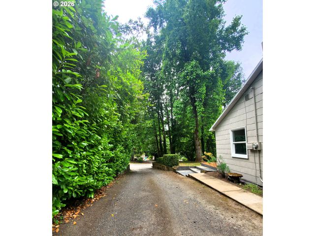 745 Sw MAPLECREST Dr, Portland, OR 97219