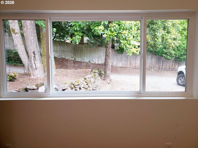 745 Sw MAPLECREST Dr, Portland, OR 97219