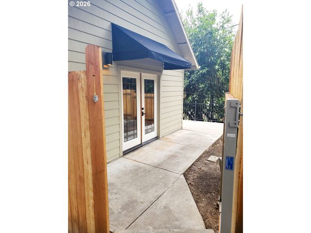 745 Sw MAPLECREST Dr, Portland, OR 97219