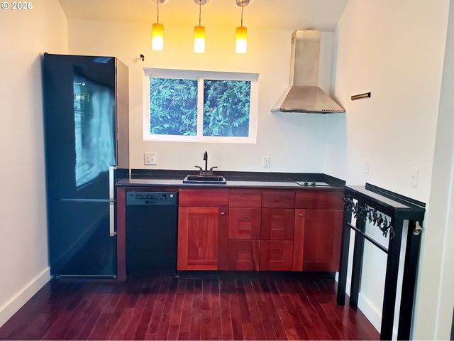 745 Sw MAPLECREST Dr, Portland, OR 97219