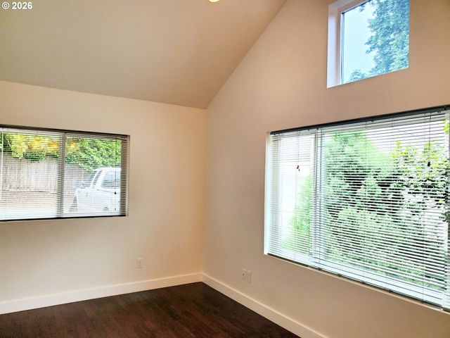 745 Sw MAPLECREST Dr, Portland, OR 97219