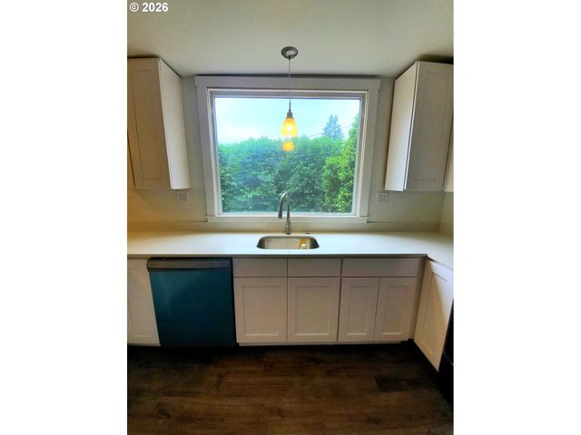 745 Sw MAPLECREST Dr, Portland, OR 97219