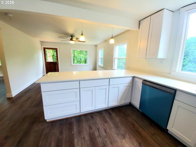 745 Sw MAPLECREST Dr, Portland, OR 97219