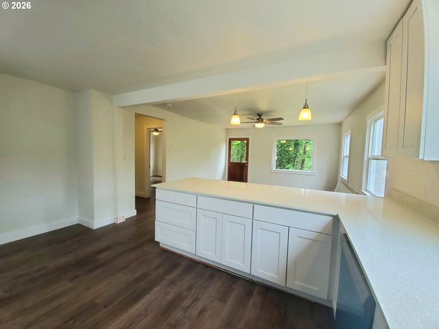 745 Sw MAPLECREST Dr, Portland, OR 97219