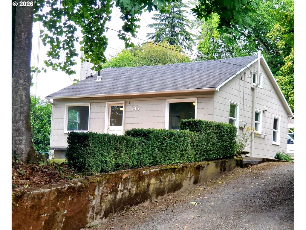 745 Sw MAPLECREST Dr, Portland, OR 97219