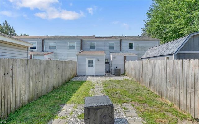 3250 Saxon PL, Virginia Beach, VA 23453