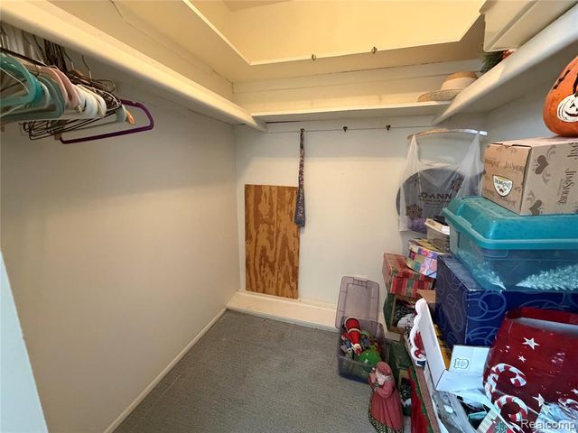 671 E Fox Hills Drive, Bloomfield Hills, MI 48304