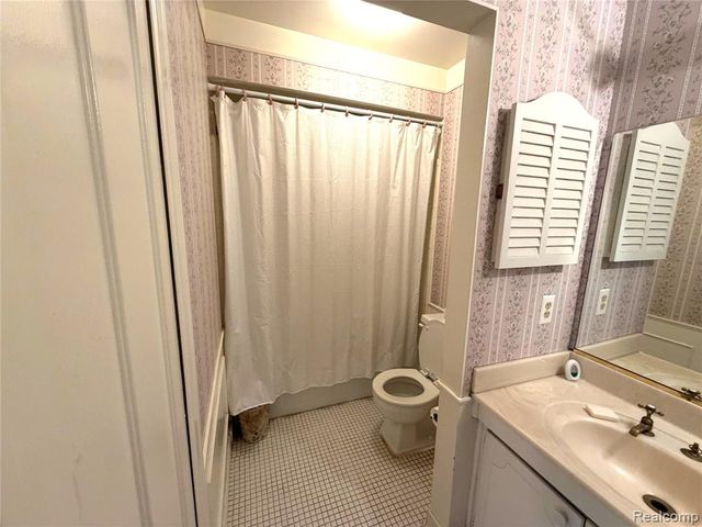 671 E Fox Hills Drive, Bloomfield Hills, MI 48304