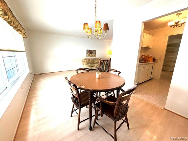 671 E Fox Hills Drive, Bloomfield Hills, MI 48304