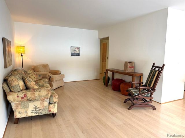 671 E Fox Hills Drive, Bloomfield Hills, MI 48304