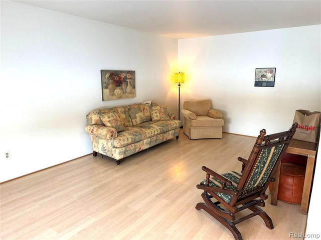 671 E Fox Hills Drive, Bloomfield Hills, MI 48304