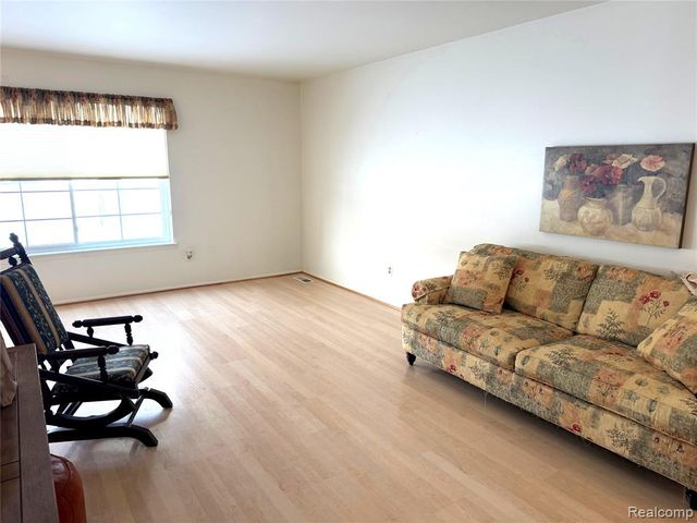 671 E Fox Hills Drive, Bloomfield Hills, MI 48304