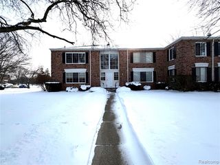 671 E Fox Hills Drive, Bloomfield Hills, MI 48304