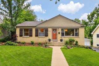 263 Hillside Avenue, Glen Ellyn, IL 60137