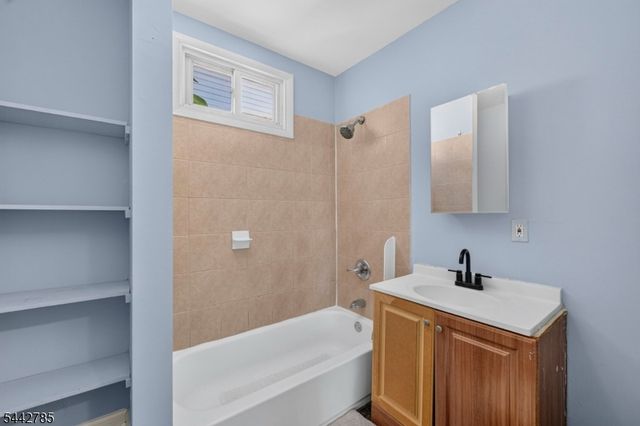 17 Wolcott Ter 2, Newark City, NJ 07112