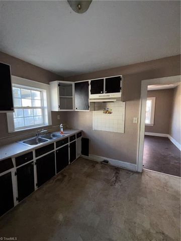 2828 N Glenn Avenue, Winston-salem, NC 27105